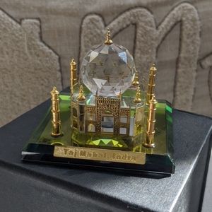 Taj Mahal crystal figurine